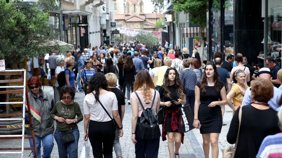 Ανοικτά τα καταστήματα στην Αθήνα του Αγίου Πνεύματος