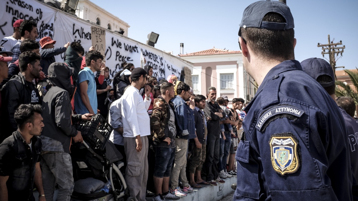 Έκρυθμη η κατάσταση στη Μυτιλήνη - Οι Κούρδοι εγκατέλειψαν τη Μόρια μετά τις βίαιες συμπλοκές με Άραβες