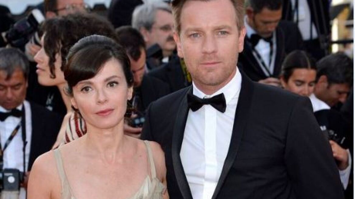 Ο Ewan McGregor και η Ελληνίδα πρώην του που δεν «μιλιούνταν» συμφιλιώνονται για μια selfie!