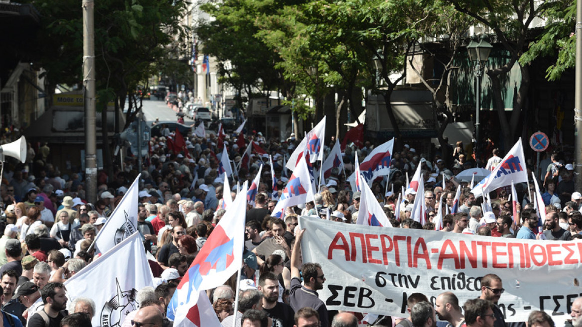 Σε απεργιακό κλοιό η χώρα:  Στην Βουλή κατευθύνεται η πορεία του ΠΑΜΕ