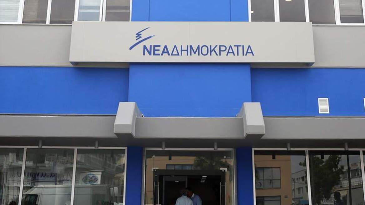 ΝΔ: Ο Τσίπρας επιλέγει να ενημερώσει τον «φιλικό» σε αυτόν Τύπο και όχι τα πολιτικά κόμματα για το Σκοπιανό 