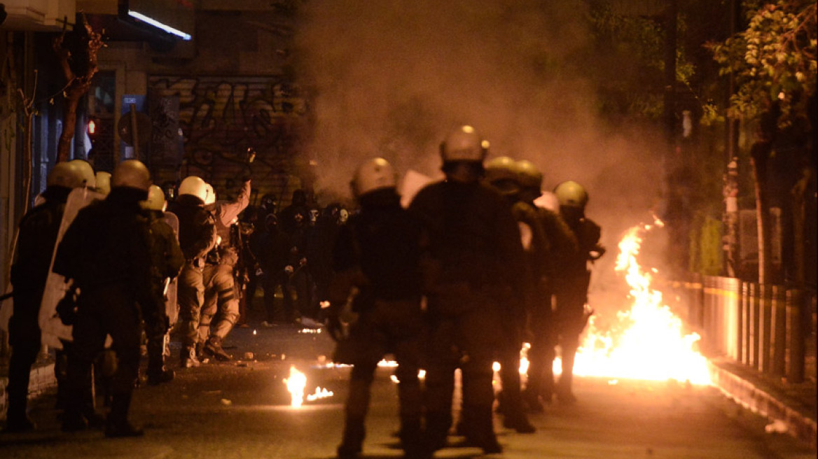 Αλωνίζουν ανενόχλητοι οι αντιεξουσιαστές: Σπάνε και καίνε σε ολόκληρη την Ελλάδα 