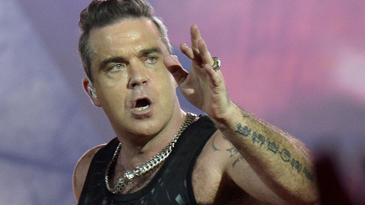 Φωτογραφίες: Ο Robbie Williams τρέχει να σωθεί από τη φωτιά στο ξενοδοχείο Mandarin 