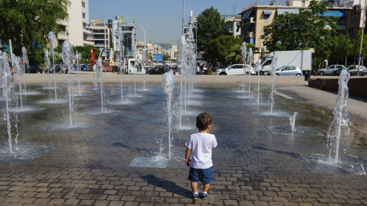 Έρχεται καυτό τριήμερο με 40 βαθμούς Κελσίου και σκόνη