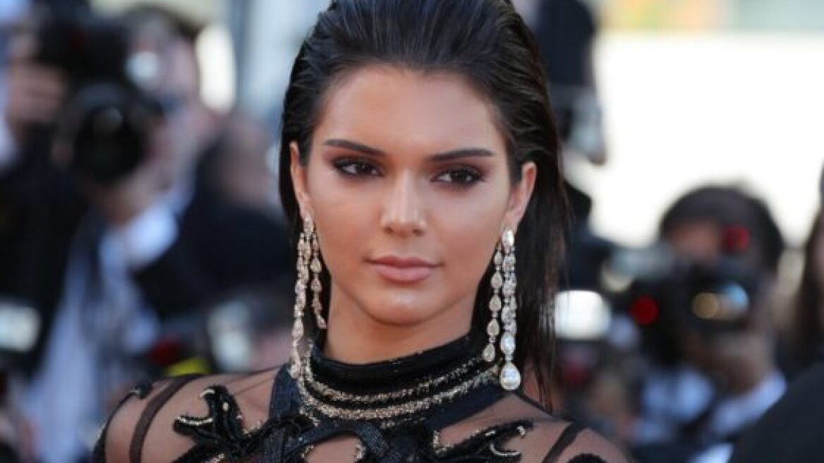 Η Kendall Jenner φωτογραφήθηκε να φιλά τον μικρότερο αδερφό πασίγνωστου μοντέλου!