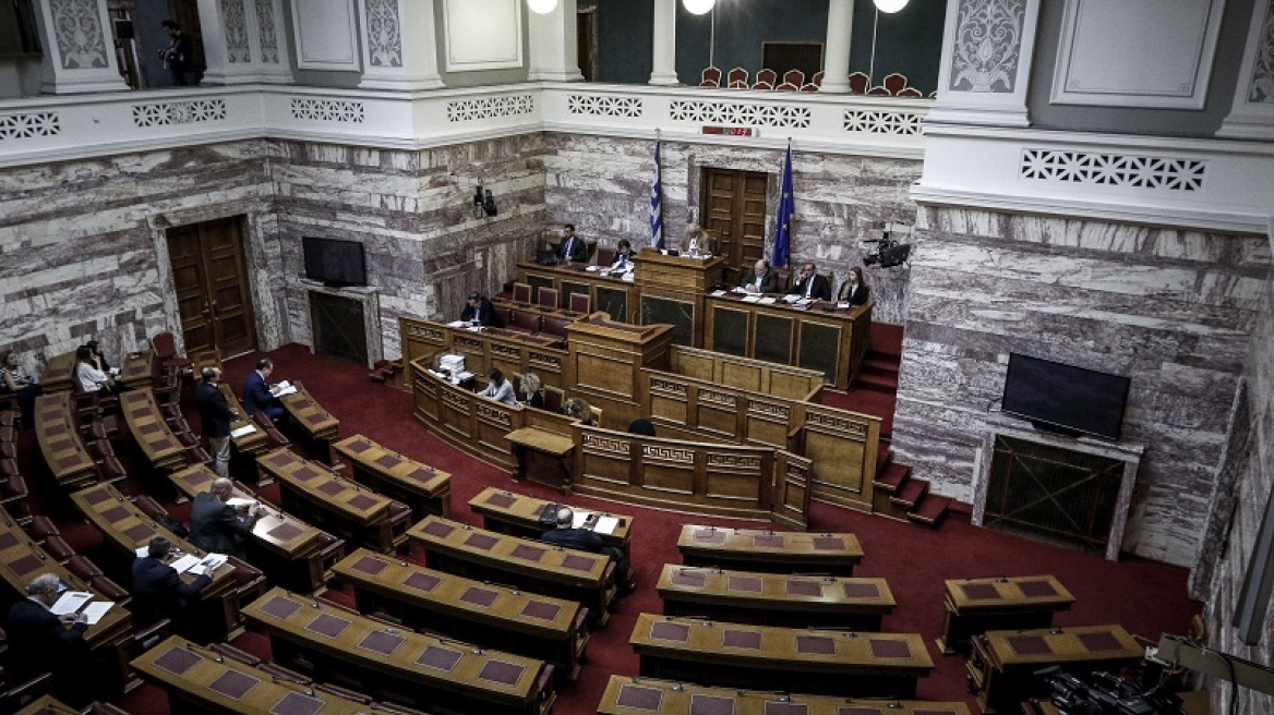 Πώς θα ενημερώσει ο Τσίπρας τη Βουλή για τη συμφωνία για το Σκοπιανό