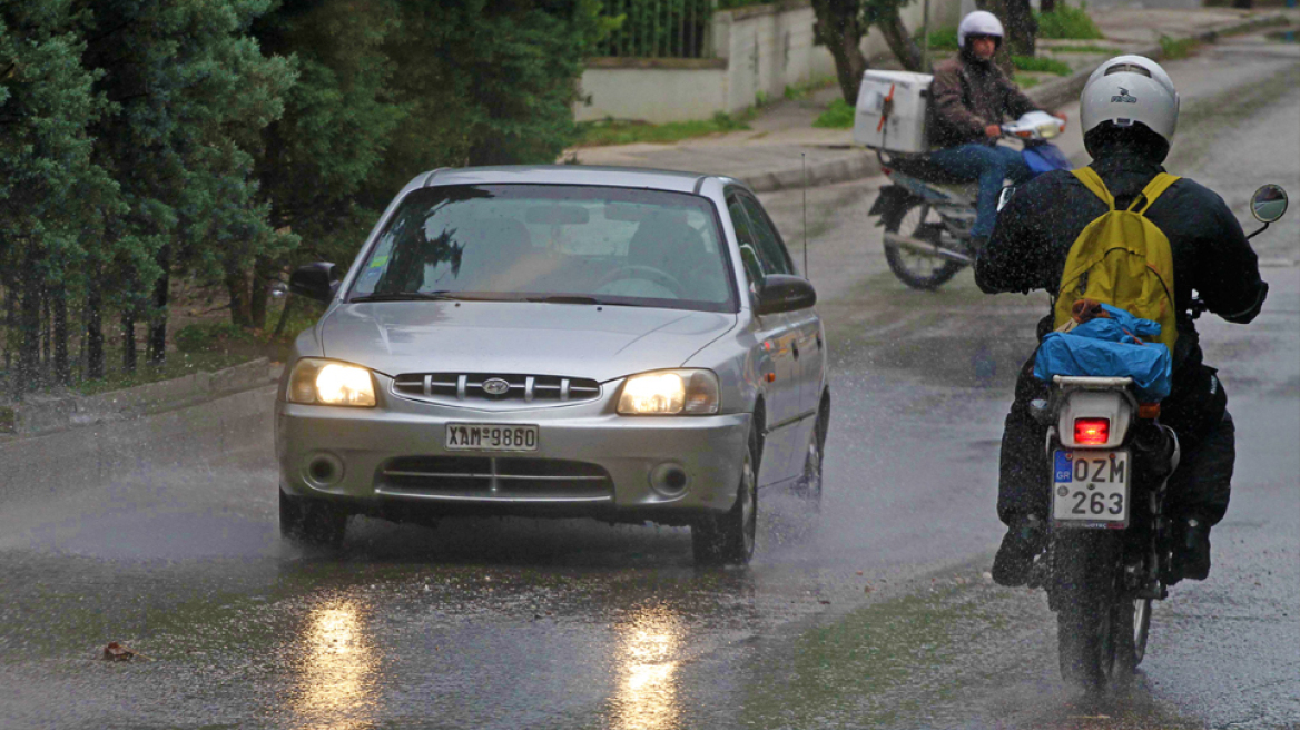 Έκτακτο δελτίο επιδείνωσης καιρού: Βροχές και καταιγίδες μέχρι την Τρίτη