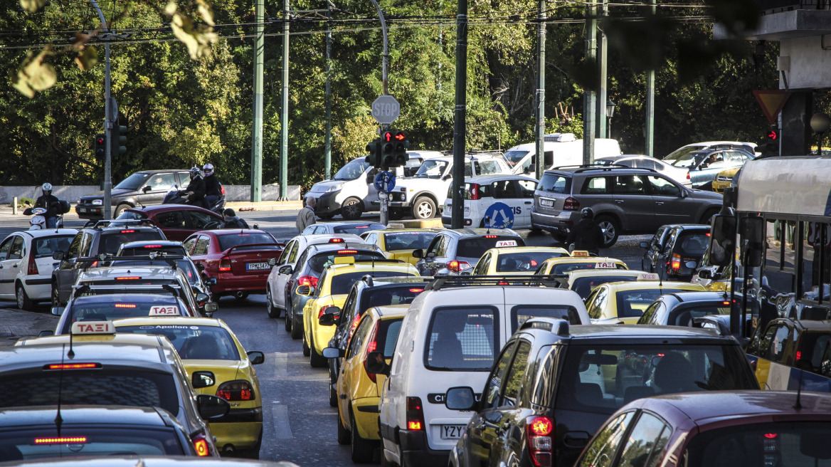 «Κοκτέιλ» ταλαιπωρίας σήμερα με στάσεις σε μετρό, λεωφορεία, τρόλεϊ, απεργία σε ταξί και τρεις συγκεντρώσεις