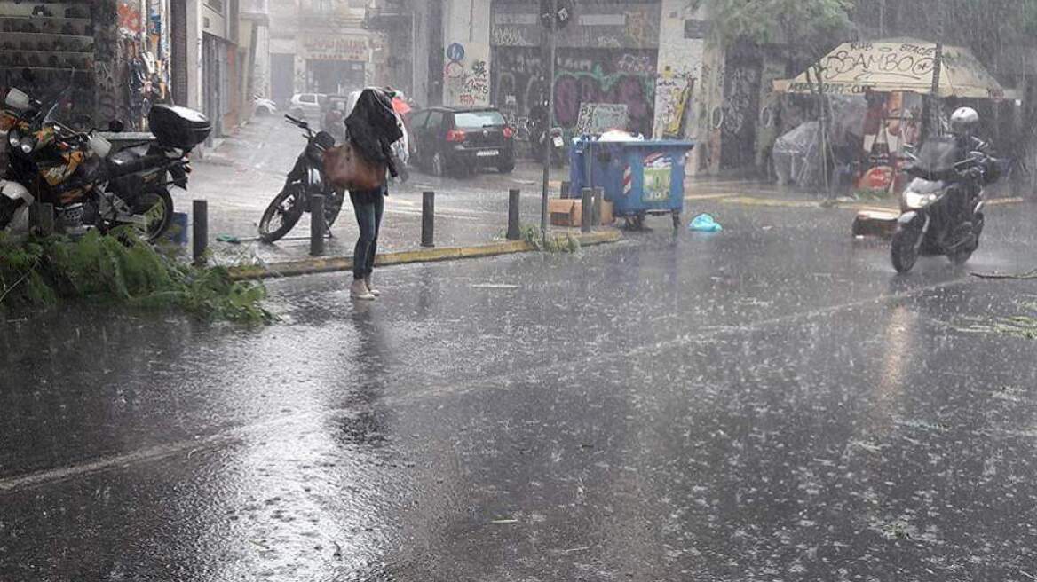 Ραγδαία επιδείνωση του καιρού: Χαλάζι και πτώση της θερμοκρασίας από την καταιγίδα «Μίνωας»