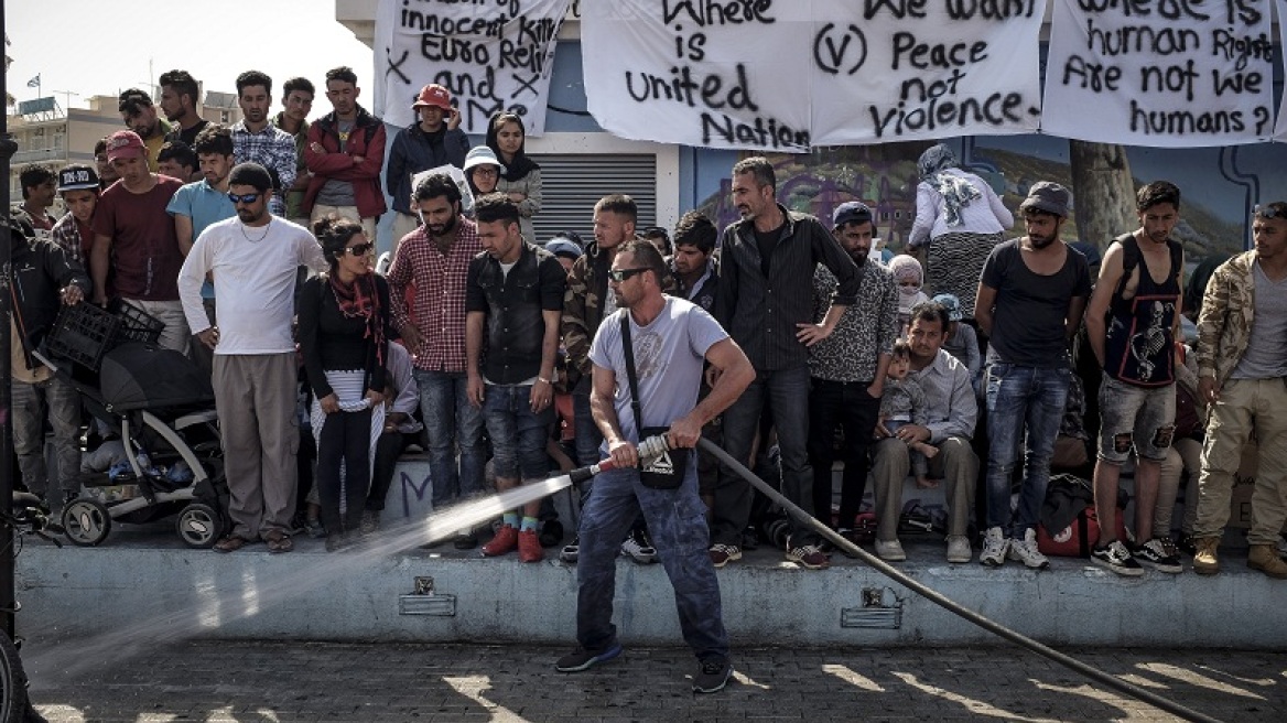 Μυτιλήνη: Κατ' οίκον έρευνες της αστυνομίας για επιθέσεις κατά μεταναστών