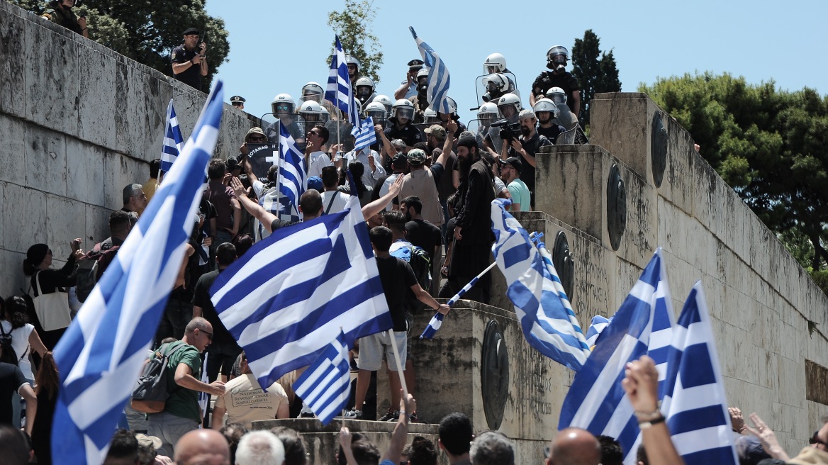 Βίντεο: Στο Σύνταγμα το πρώτο συλλαλητήριο για τη Μακεδονία μετά τη συμφωνία