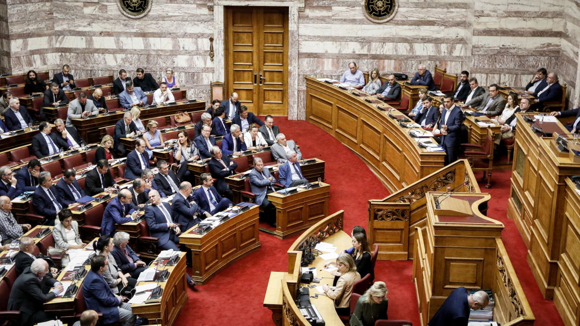 Δείτε live: Πολιτική μάχη στη Βουλή για το Σκοπιανό με εκπλήξεις