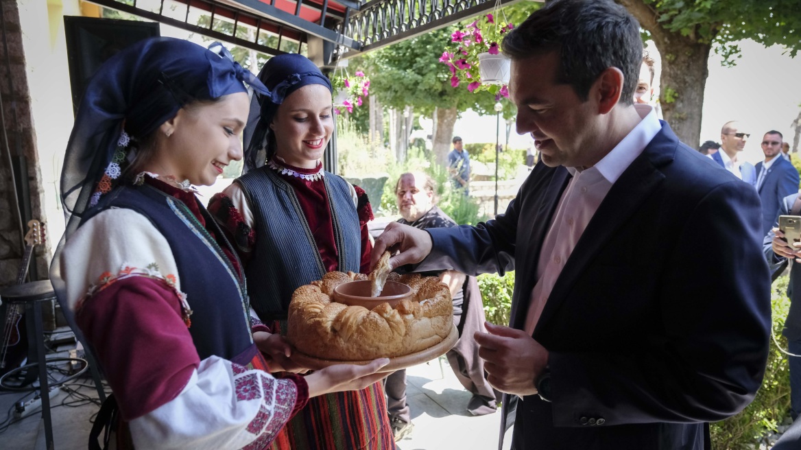 Τσίπρας για γεύμα με Ζάεφ: Πολύ καλό το κλίμα, σχεδόν σαν τραπέζι γάμου