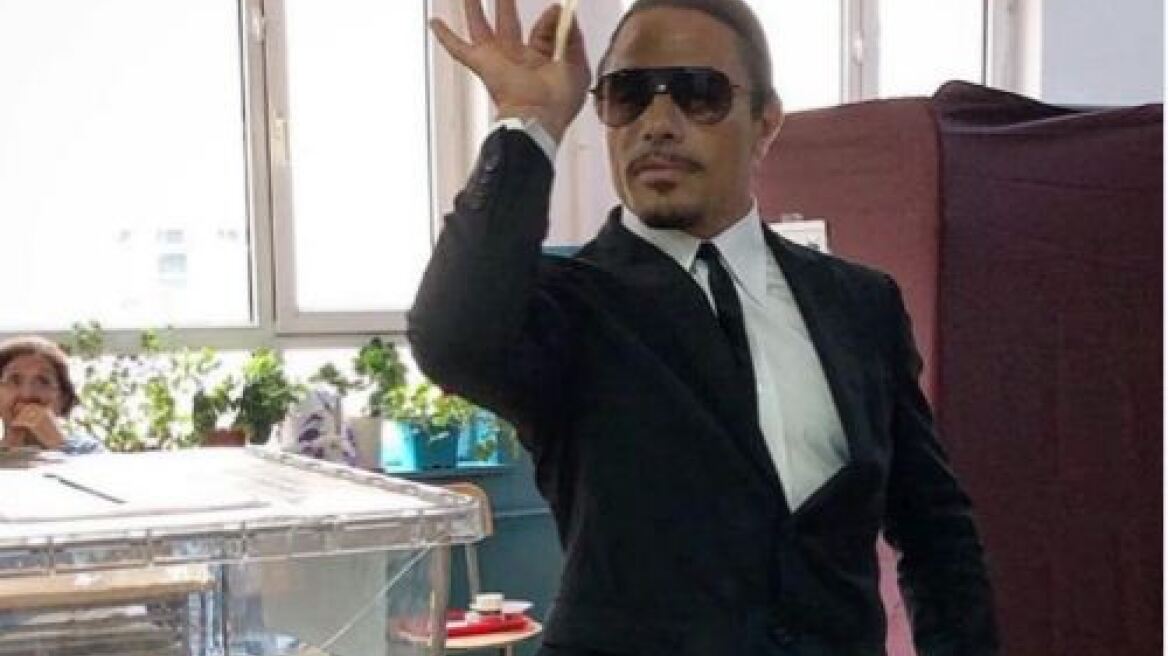 Ο διάσημος Τούρκος σεφ Salt Bae... «αλάτισε» την κάλπη