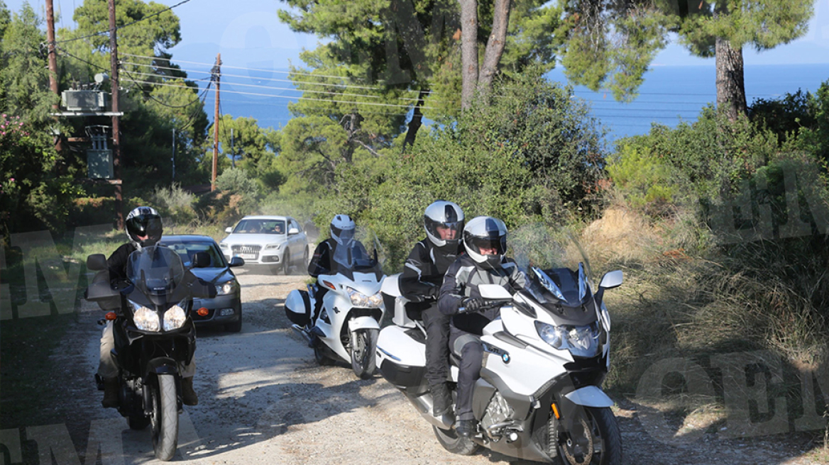  Αποκλειστικές φωτογραφίες Ζάεφ την ώρα που φεύγει από τη Χαλκιδική 