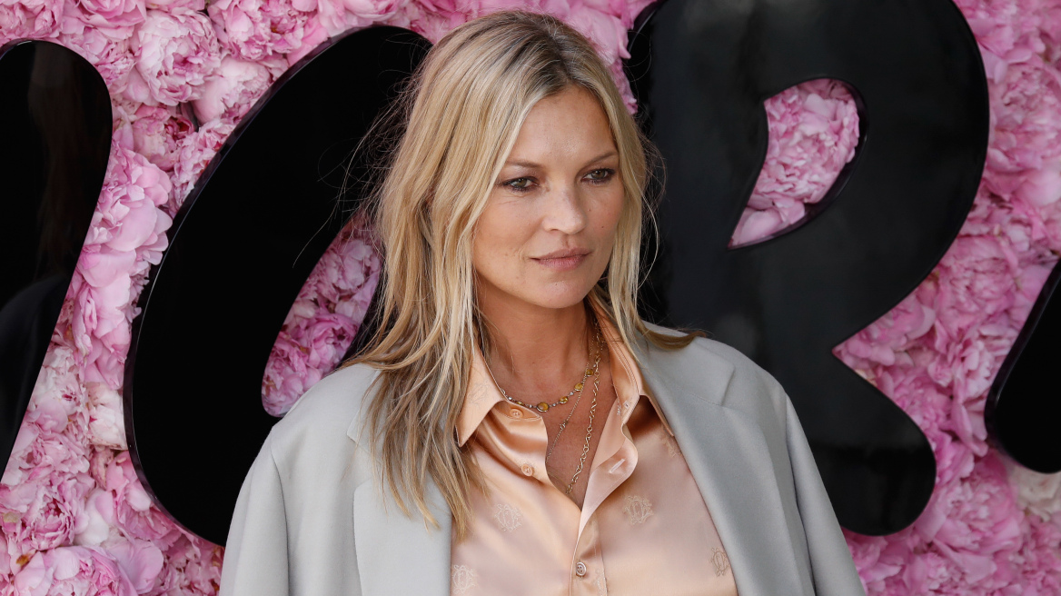 Kate Moss: Η βόλτα στον ουρανό της Αθήνας και το... ξεσάλωμα στη Μύκονο 