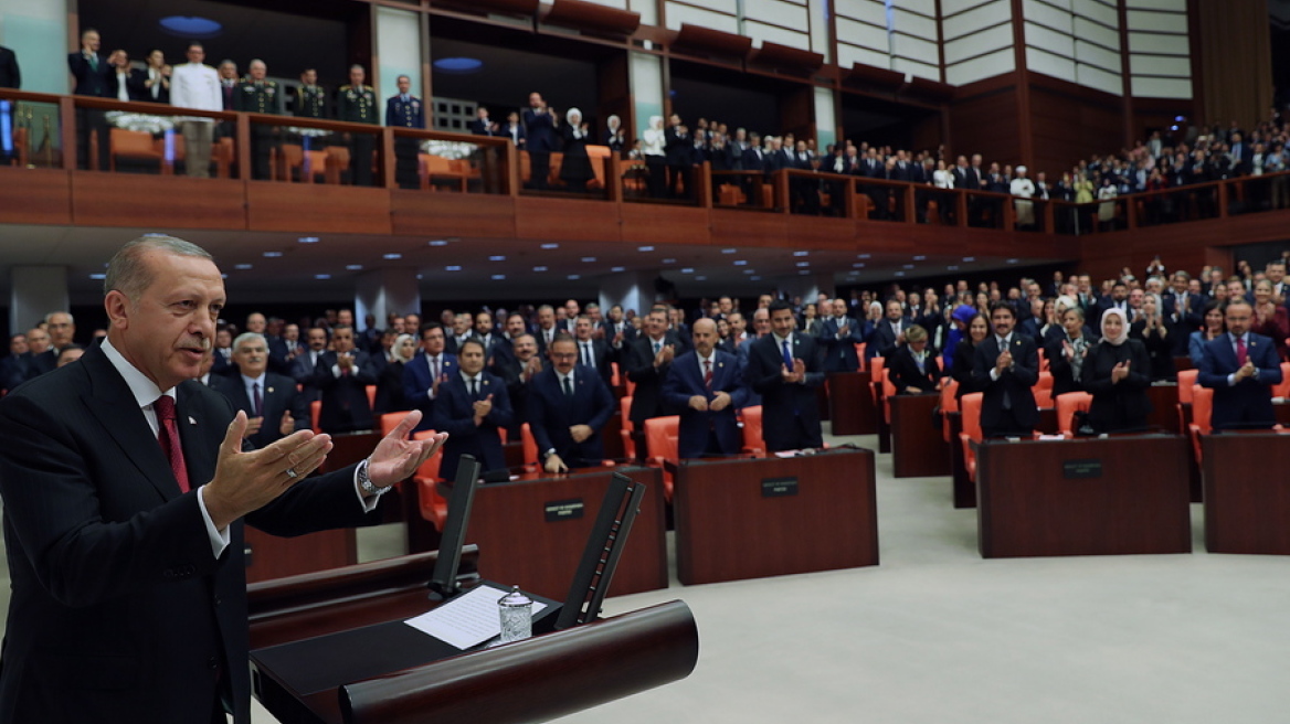 Ισχυρότερη κυβέρνηση και χώρα, υποσχέθηκε ο Ερντογάν