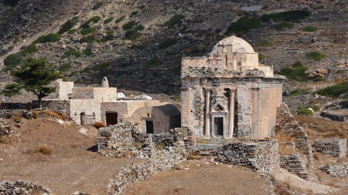 Ανακαλύφθηκε ασύλητος τάφος επιφανούς γυναίκας στη Σίκινο