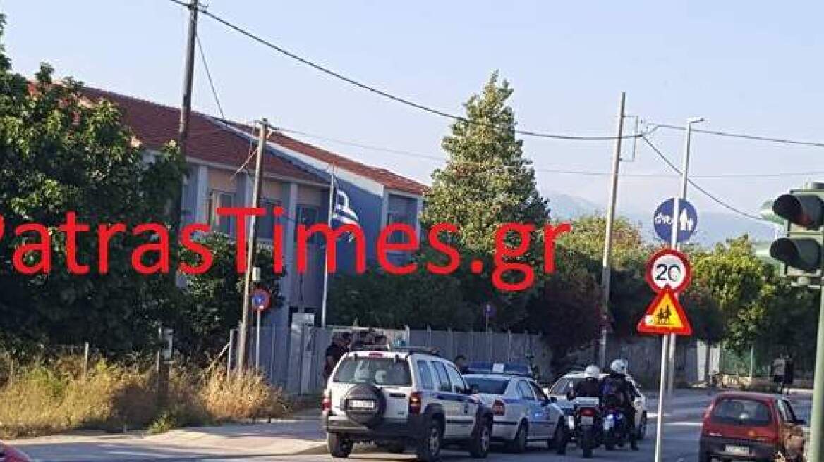 Θρίλερ στην Πάτρα: 62χρονος έχει ταμπουρωθεί δύο μέρες σπίτι του και απειλεί να αυτοκτονήσει