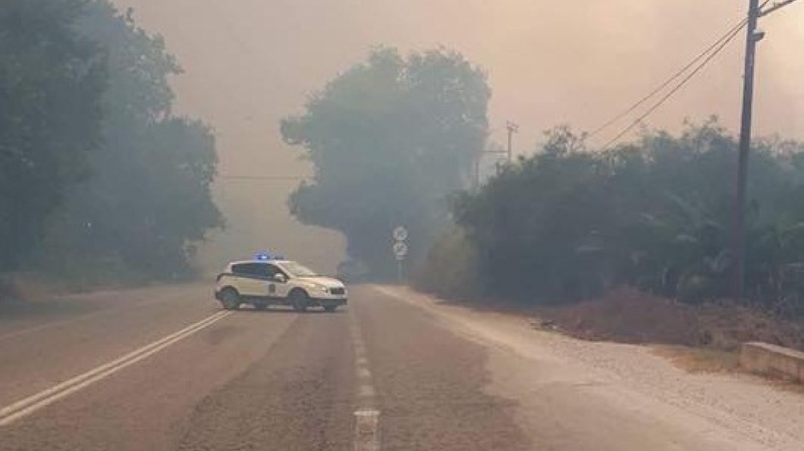 Μεγάλη φωτιά στα Χανιά - Μία έγκυος και πέντε στο νοσοκομείο με αναπνευστικά προβλήματα