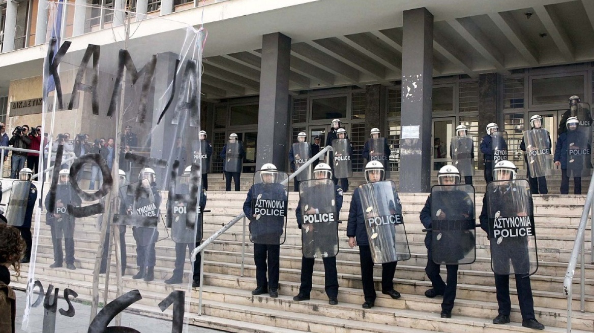 Θεσσαλονίκη: Ένταση στα δικαστήρια ανάμεσα σε ακροδεξιούς και αντιεξουσιαστές