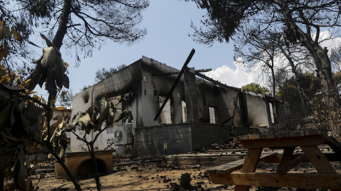 Φωτιά στην Αττική: Τις 1760 έφτασαν οι αιτήσεις των πυρόπληκτων τις τρεις πρώτες ημέρες της διαδικασίας