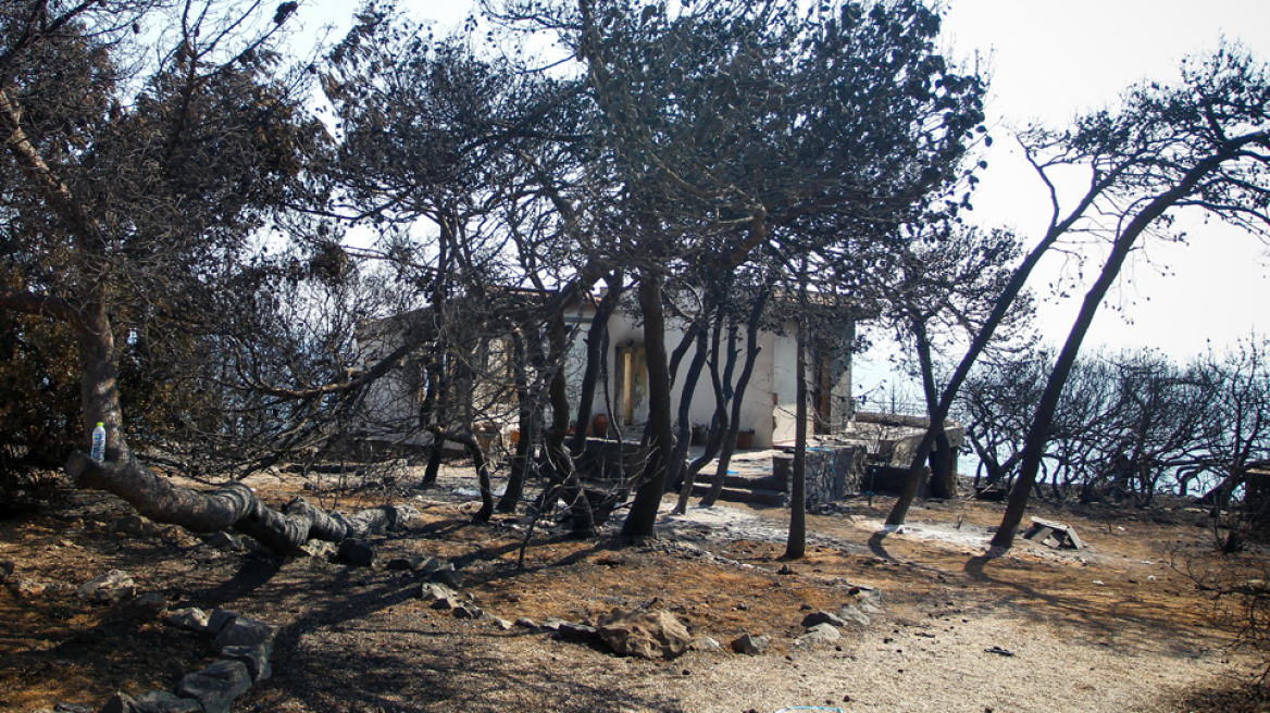 Φωτιά στο Μάτι: Η ώρα των συγγενών των θυμάτων και οι ευθύνες των αρχών που ψάχνει η Δικαιοσύνη