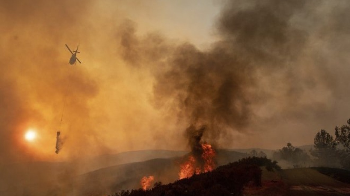 Νύχτα αγωνίας για την πύρινη λαίλαπα στη Ζάκυνθο