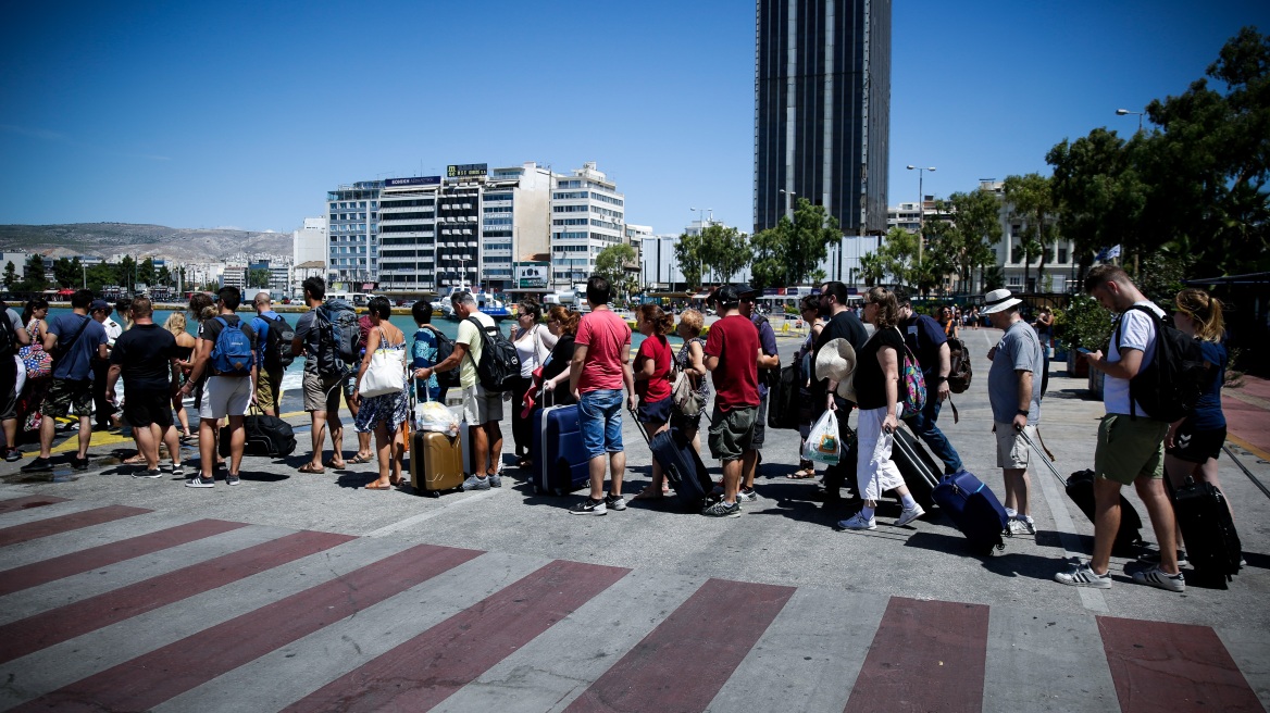 Αυξημένη η κίνηση από τα λιμάνια Πειραιά, Ραφήνας και Λαυρίου 