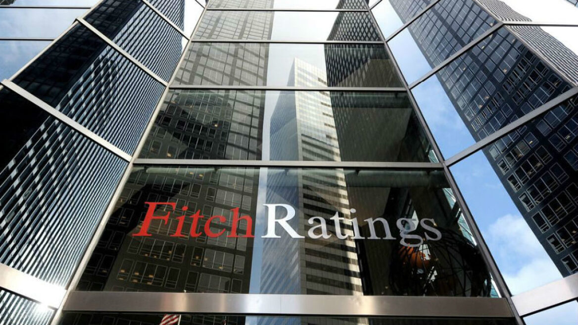 Bloomberg για την αναβάθμιση από τη Fitch: Θετικό νέο, αλλά πρέπει να συνεχιστούν οι μεταρρυθμίσεις 