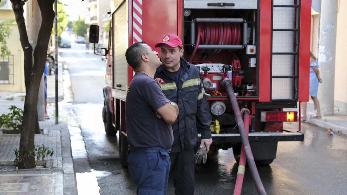 Πυρκαγιά σε οικόπεδο στο Μαραθώνα