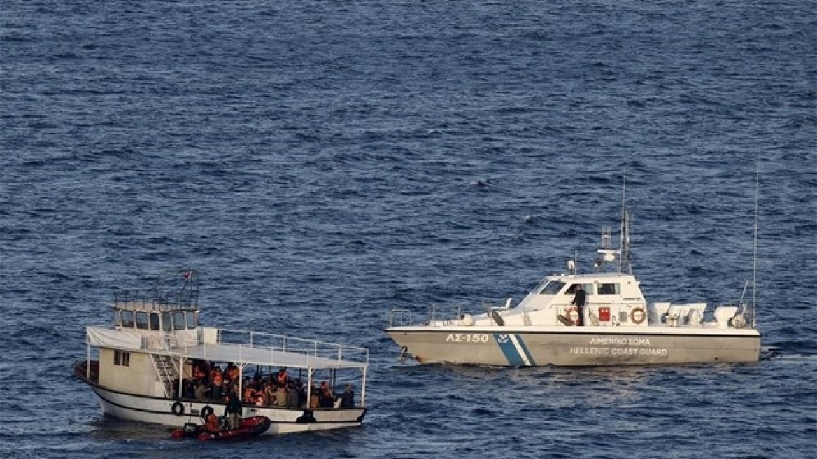 Έφτασαν στην Πύλο οι 36 μετανάστες που εντοπίστηκαν κοντά στη νήσο Σαπιέντζα