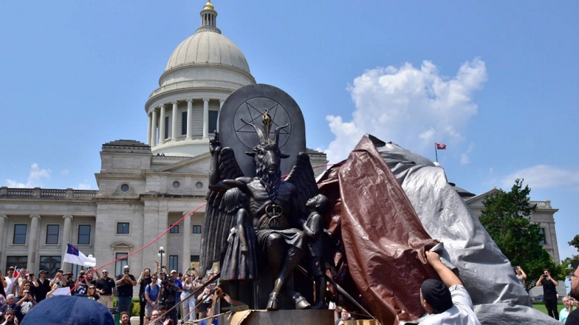 ΗΠΑ: Άγαλμα του Σατανά σε κυβερνητικό κτίριο στο Αρκάνσας