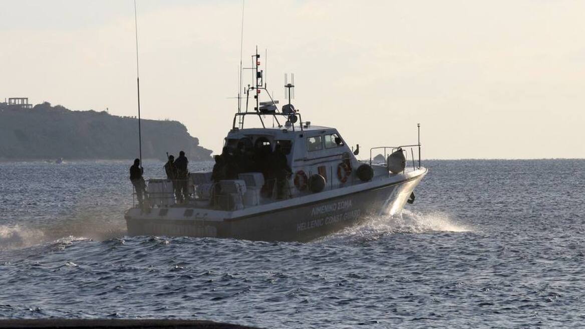 Χωρίς αποτέλεσμα οι έρευνες για τον 22χρονο που αγνοείται στο ναυάγιο στις Οινούσσες