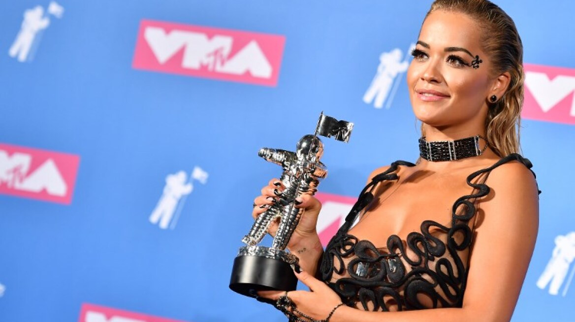 H sexy εμφάνιση της Rita Ora στα βραβεία του MTV