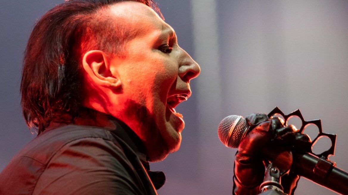 Βίντεο: Ο ρόκερ Marilyn Manson κατέρρευσε στη σκηνή κατά τη διάρκεια συναυλίας!