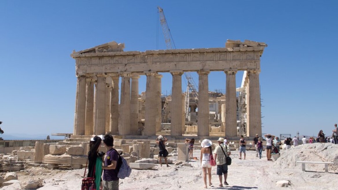 ΙΝΣΕΤΕ και έμποροι τσακώνονται για την τουριστική κίνηση και τις επιπτώσεις στο λιανεμπόριο