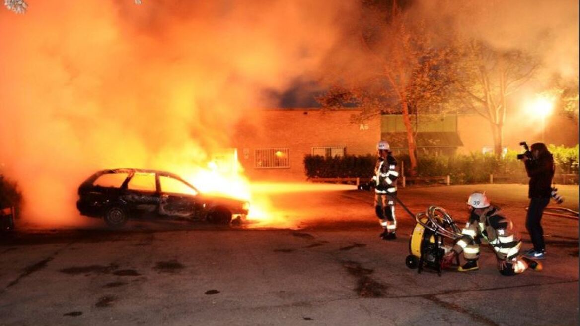 Κύμα εγκληματικότητας στη Σουηδία: 22 καμμένα αυτοκίνητα και εκτεταμένα επεισόδια