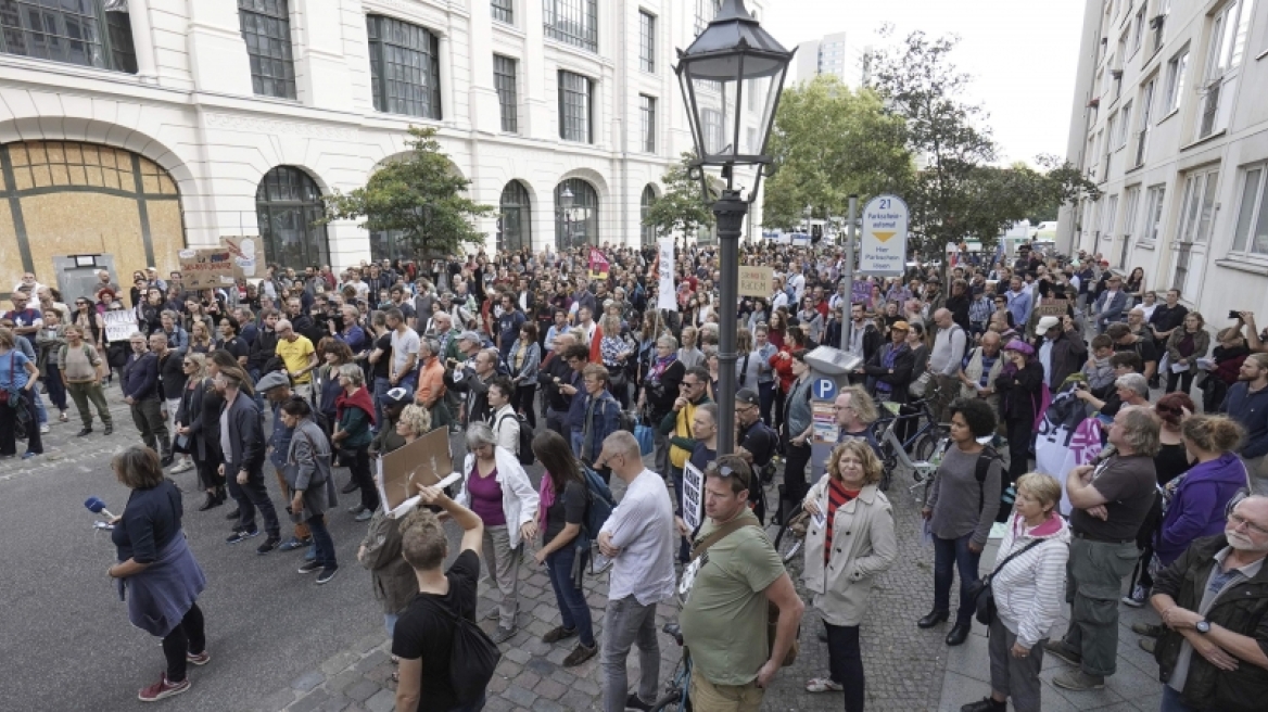 Γερμανία: Ακροδεξιοί και αντιφασίστες σε διαδηλώσεις στο Κέμνιτς με αφορμή το θάνατο ενός 35χρονου από μετανάστες