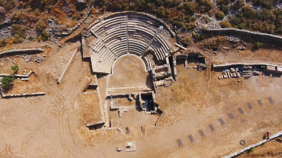 «Μία γιορτή για την Καρθαία» με την Καμεράτα στο Αρχαίο Θέατρο Κέας