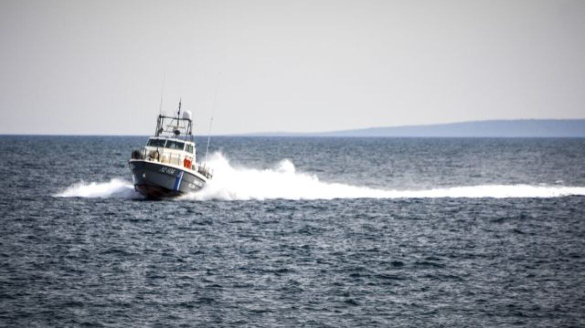 Ιστιοφόρο με μετανάστες και πρόσφυγες εντοπίστηκε αγκυροβολημένο στη Μάνη