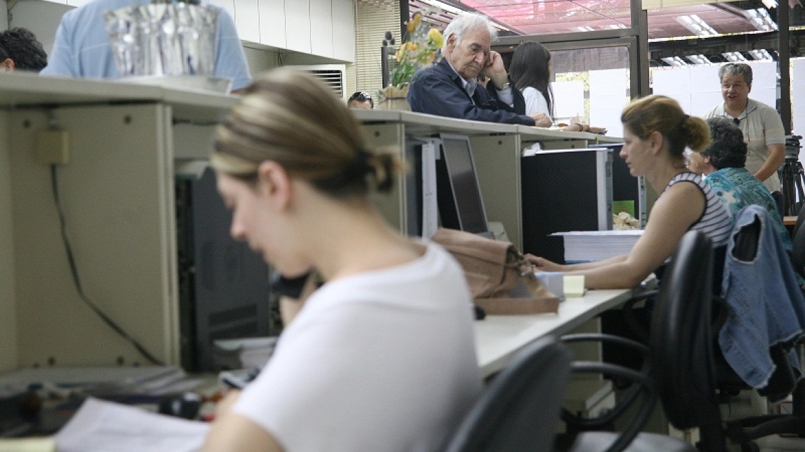 Οι μισοί Έλληνες δημόσιοι υπάλληλοι είναι μεγαλύτεροι των 56 ετών