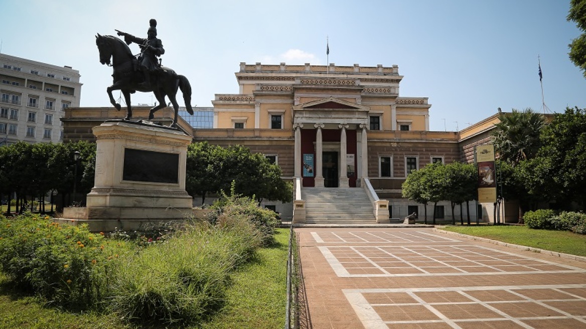 «Ρίχναμε λάδι γιατί η Αγία Γραφή λέει πως είναι θαυματουργό» λένε οι γυναίκες που βανδάλιζαν μουσεία