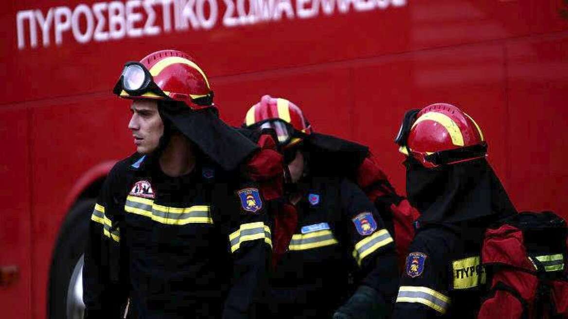 Διαμέρισμα στη Λάρισα τυλίχθηκε στις φλόγες