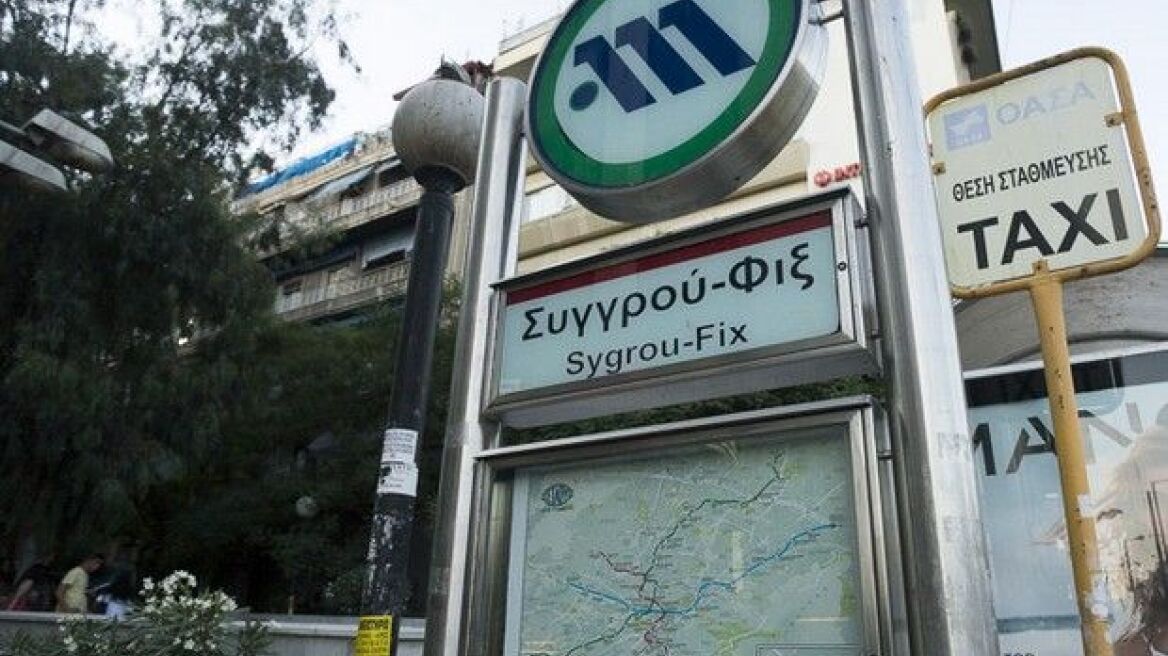 Ζωντανή η γυναίκα που έπεσε στις γραμμές του Μετρό 