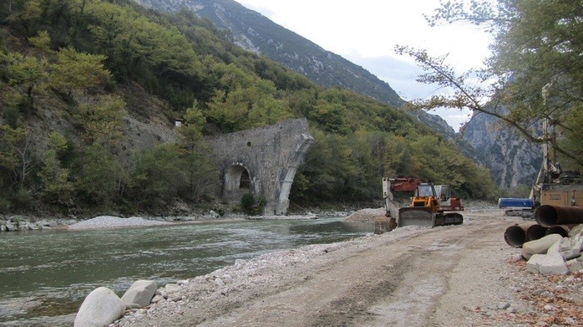 Έπεσαν οι υπογραφές για το Γεφύρι της Πλάκας