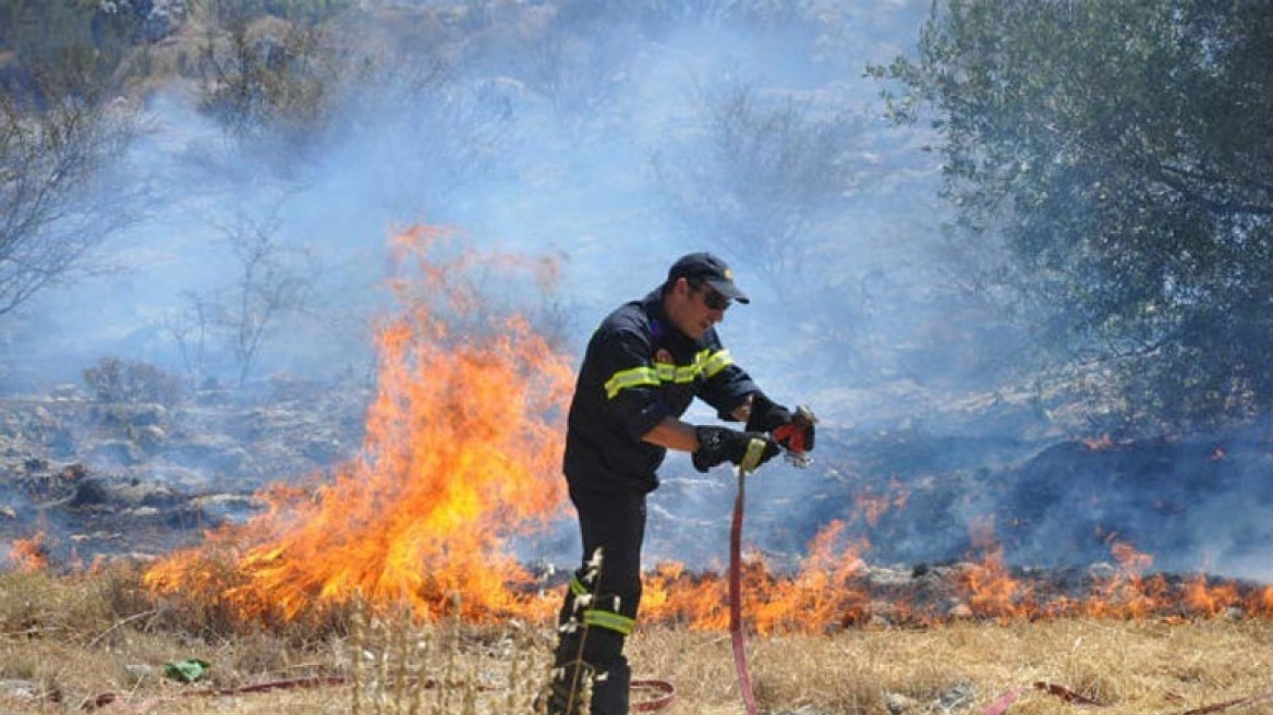 Φωτιά σε εγκαταλελειμμένο κτήριο της δυτικής Θεσσαλονίκη