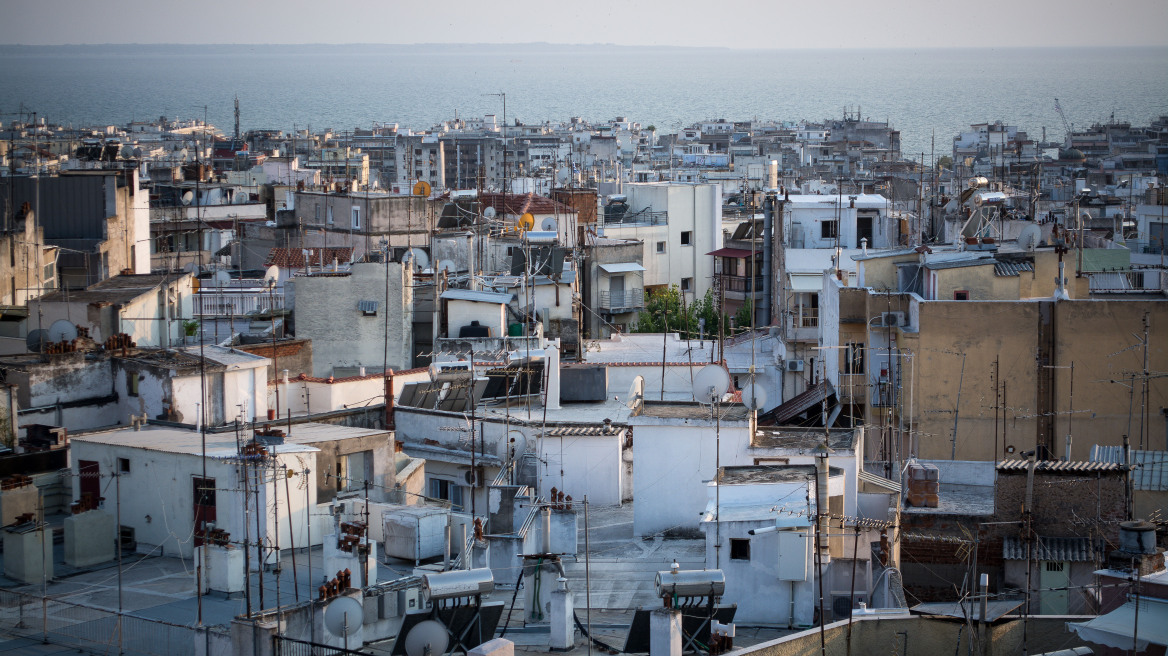 Έως την Παρασκευή η πρώτη δόση του ΕΝΦΙΑ - Προσαυξήσεις για όσους δεν πληρώσουν