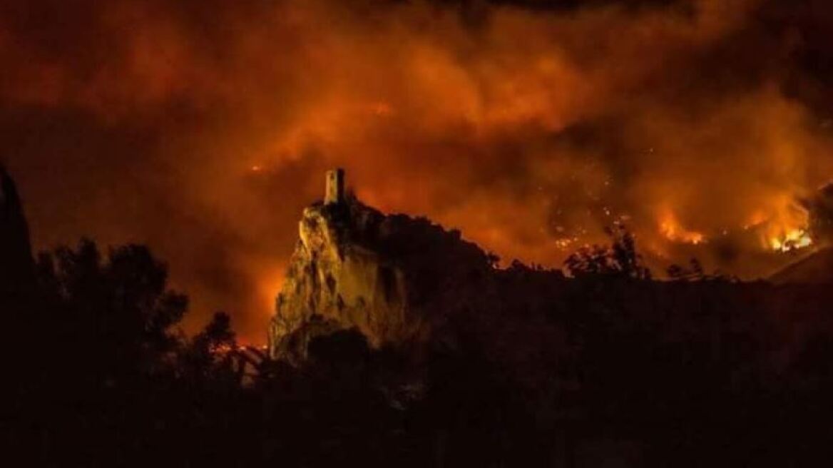 Μεγάλη φωτιά στην Τοσκάνη: Πάνω από 500 άτομα απομακρύνθηκαν από τα σπίτια τους