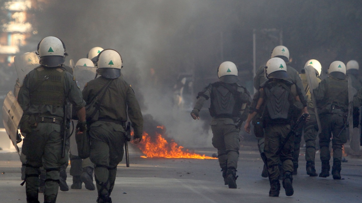 Επεισόδια στην Τούμπα - Tραυματίστηκε αστυνομικός